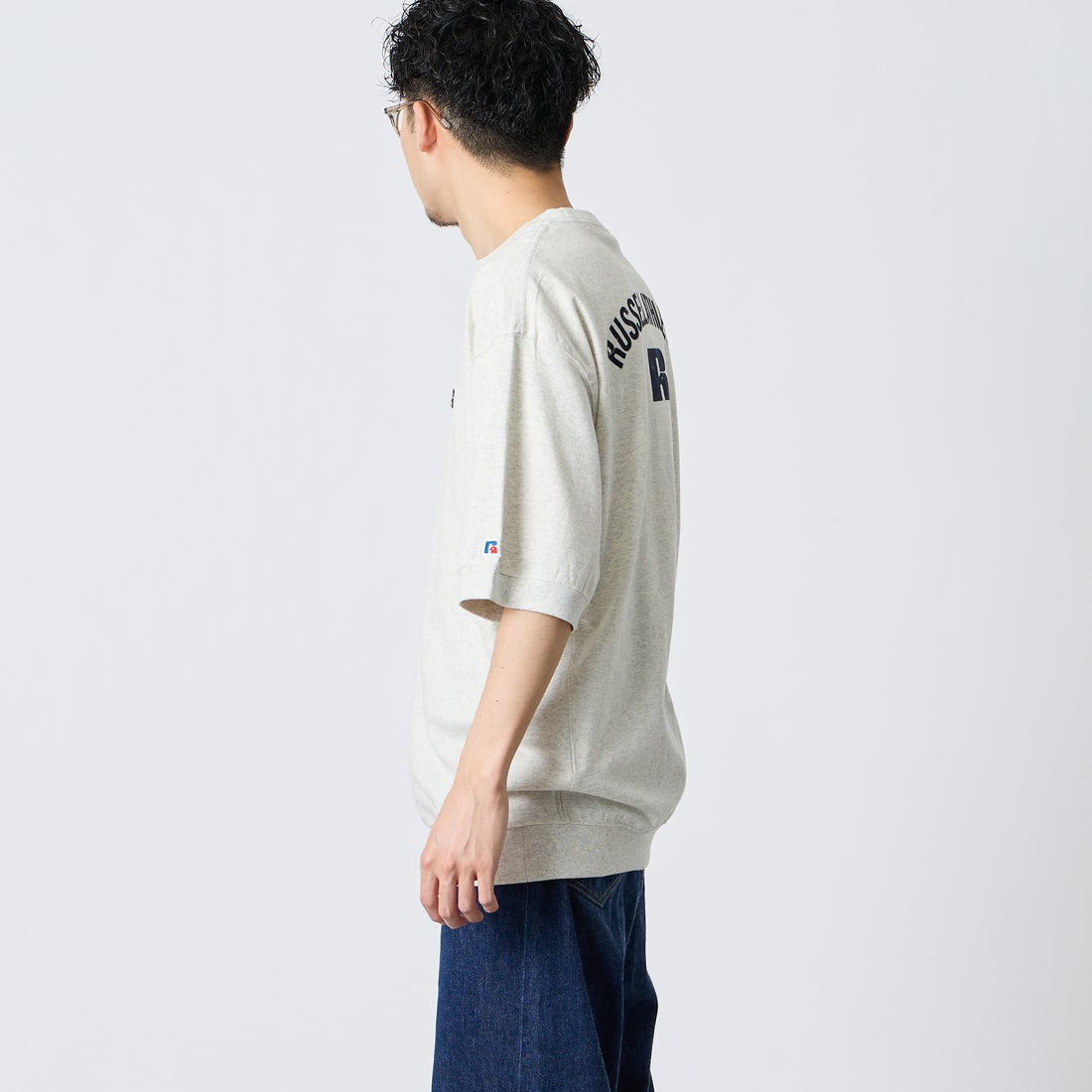 RUSSELL ATHLETIC [ラッセルアスレティック] 別注 カレッジロゴプリント スウェットライクTシャツ [JFRU26SS-01-JF] ASH &&モデル身長：168cm 着用サイズ：L&&