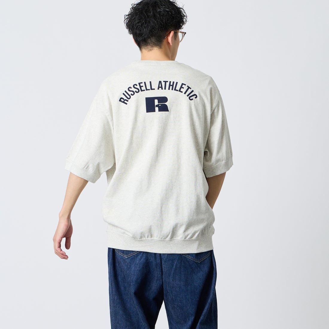 RUSSELL ATHLETIC [ラッセルアスレティック] 別注 カレッジロゴプリント スウェットライクTシャツ [JFRU26SS-01-JF] ASH &&モデル身長：168cm 着用サイズ：L&&