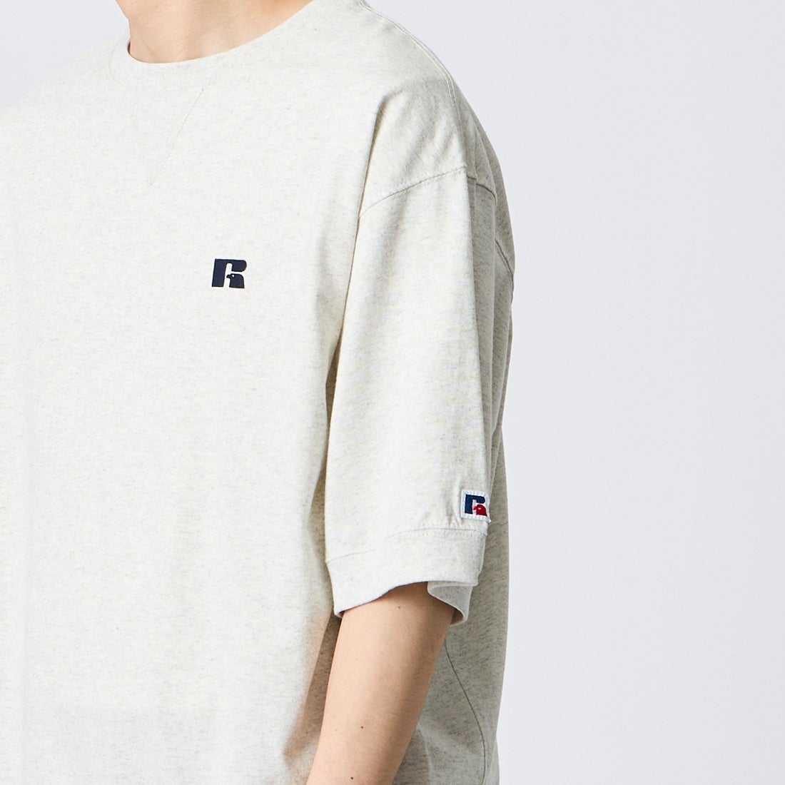 RUSSELL ATHLETIC [ラッセルアスレティック] 別注 カレッジロゴプリント スウェットライクTシャツ [JFRU26SS-01-JF] ASH &&モデル身長：168cm 着用サイズ：L&&