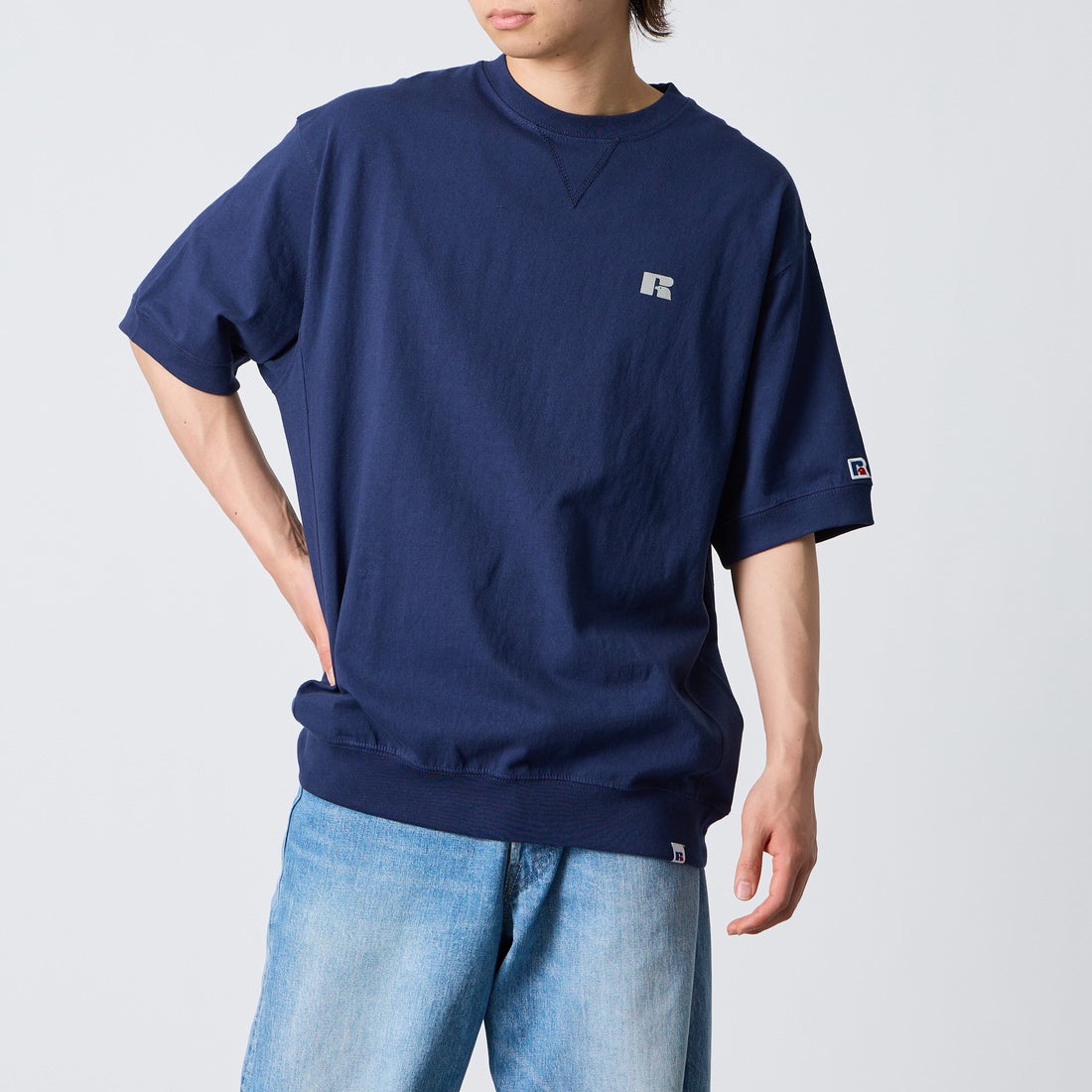 RUSSELL ATHLETIC [ラッセルアスレティック] 別注 カレッジロゴプリント スウェットライクTシャツ [JFRU26SS-01-JF] NAVY &&モデル身長：177cm 着用サイズ：F&&