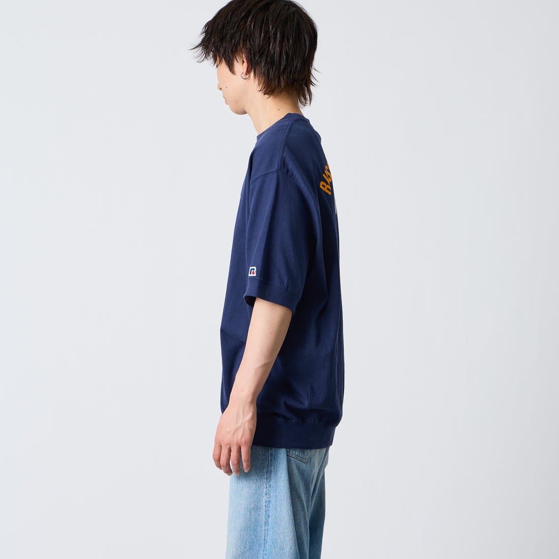 RUSSELL ATHLETIC [ラッセルアスレティック] 別注 カレッジロゴプリント スウェットライクTシャツ [JFRU26SS-01-JF] NAVY &&モデル身長：177cm 着用サイズ：F&&