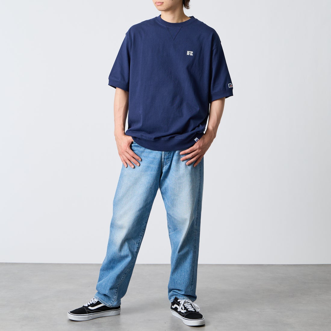 RUSSELL ATHLETIC [ラッセルアスレティック] 別注 カレッジロゴプリント スウェットライクTシャツ [JFRU26SS-01-JF] NAVY &&モデル身長：177cm 着用サイズ：F&&