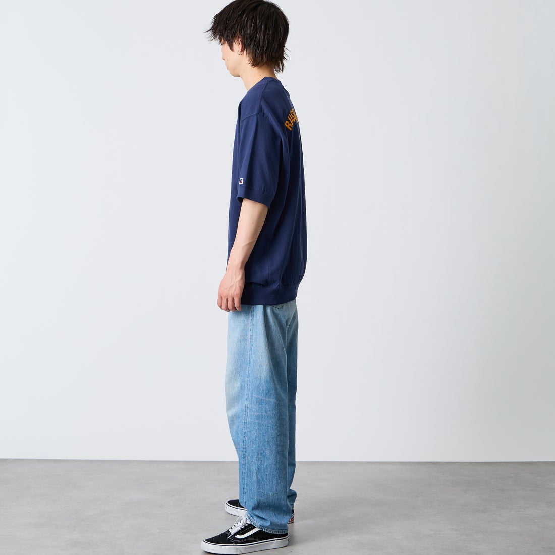 RUSSELL ATHLETIC [ラッセルアスレティック] 別注 カレッジロゴプリント スウェットライクTシャツ [JFRU26SS-01-JF] NAVY &&モデル身長：177cm 着用サイズ：F&&
