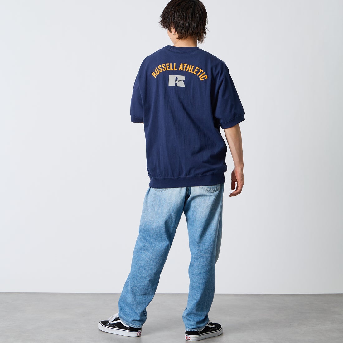 RUSSELL ATHLETIC [ラッセルアスレティック] 別注 カレッジロゴプリント スウェットライクTシャツ [JFRU26SS-01-JF] NAVY &&モデル身長：177cm 着用サイズ：F&&