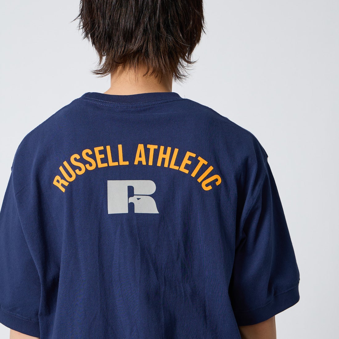 RUSSELL ATHLETIC [ラッセルアスレティック] 別注 カレッジロゴプリント スウェットライクTシャツ [JFRU26SS-01-JF] NAVY &&モデル身長：177cm 着用サイズ：F&&