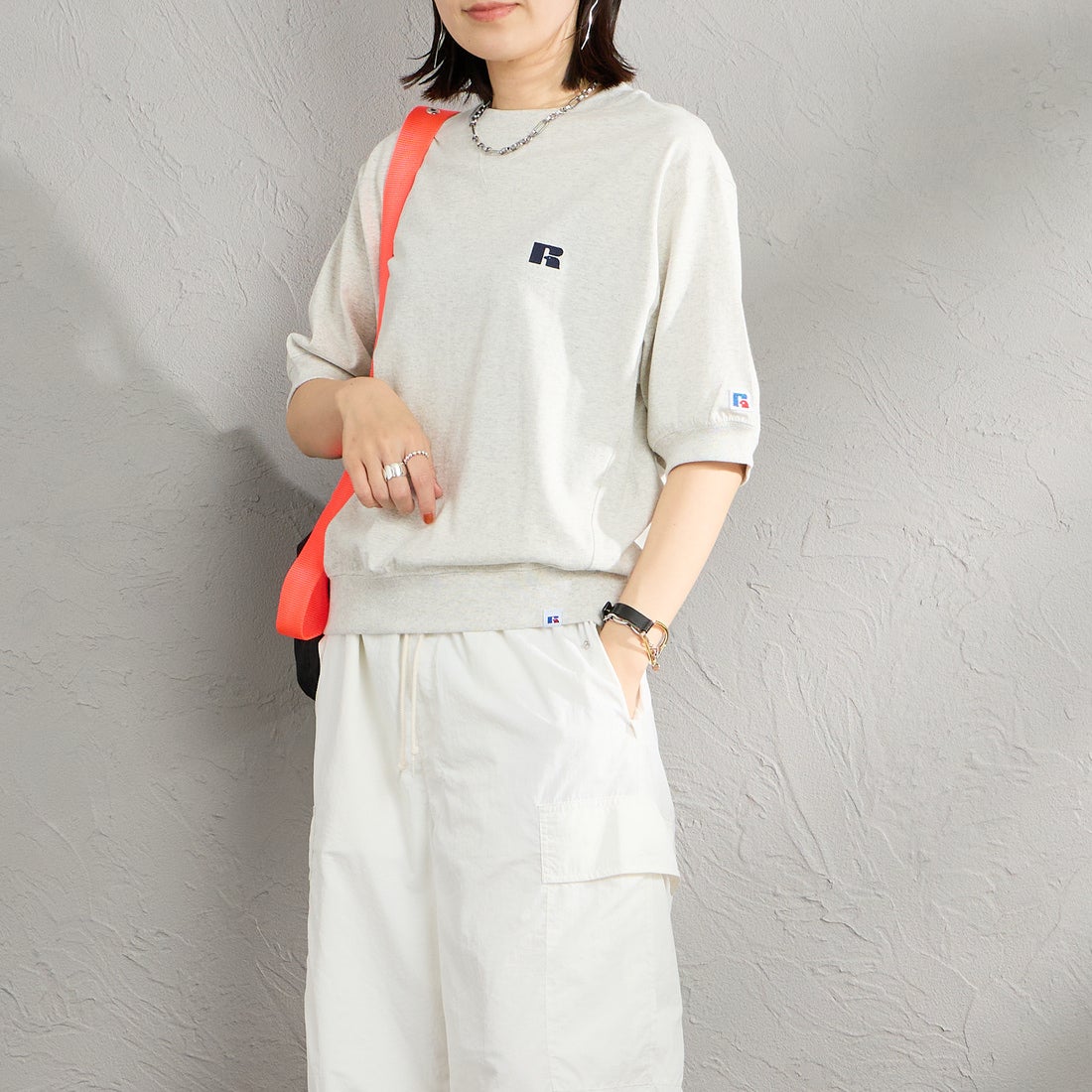 RUSSELL ATHLETIC [ラッセルアスレティック] 別注 カレッジロゴプリント スウェットライクTシャツ [JFRU26SS-01-JF] ASH &&モデル身長：160cm 着用サイズ：S&&