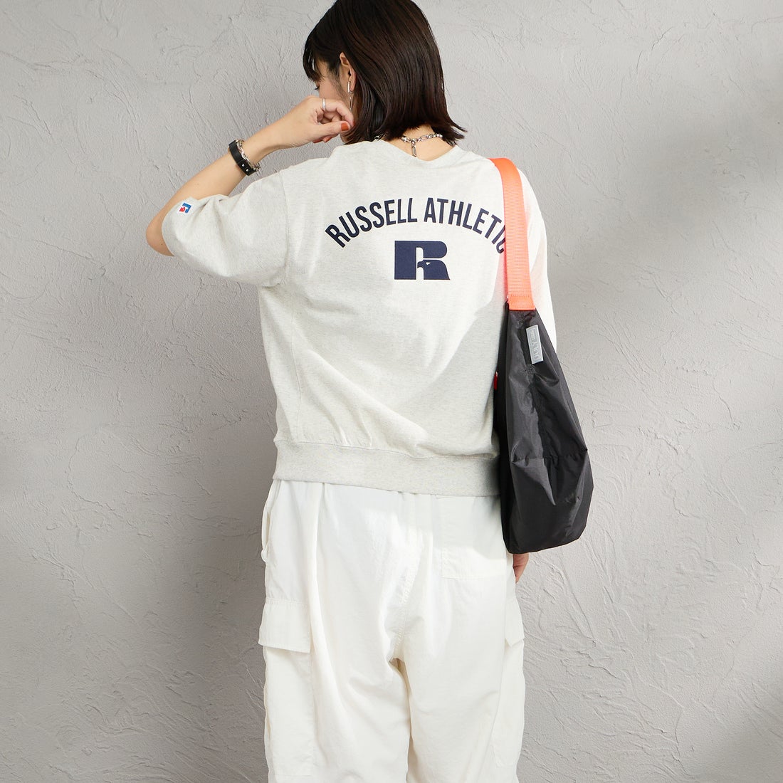 RUSSELL ATHLETIC [ラッセルアスレティック] 別注 カレッジロゴプリント スウェットライクTシャツ [JFRU26SS-01-JF] ASH &&モデル身長：160cm 着用サイズ：S&&