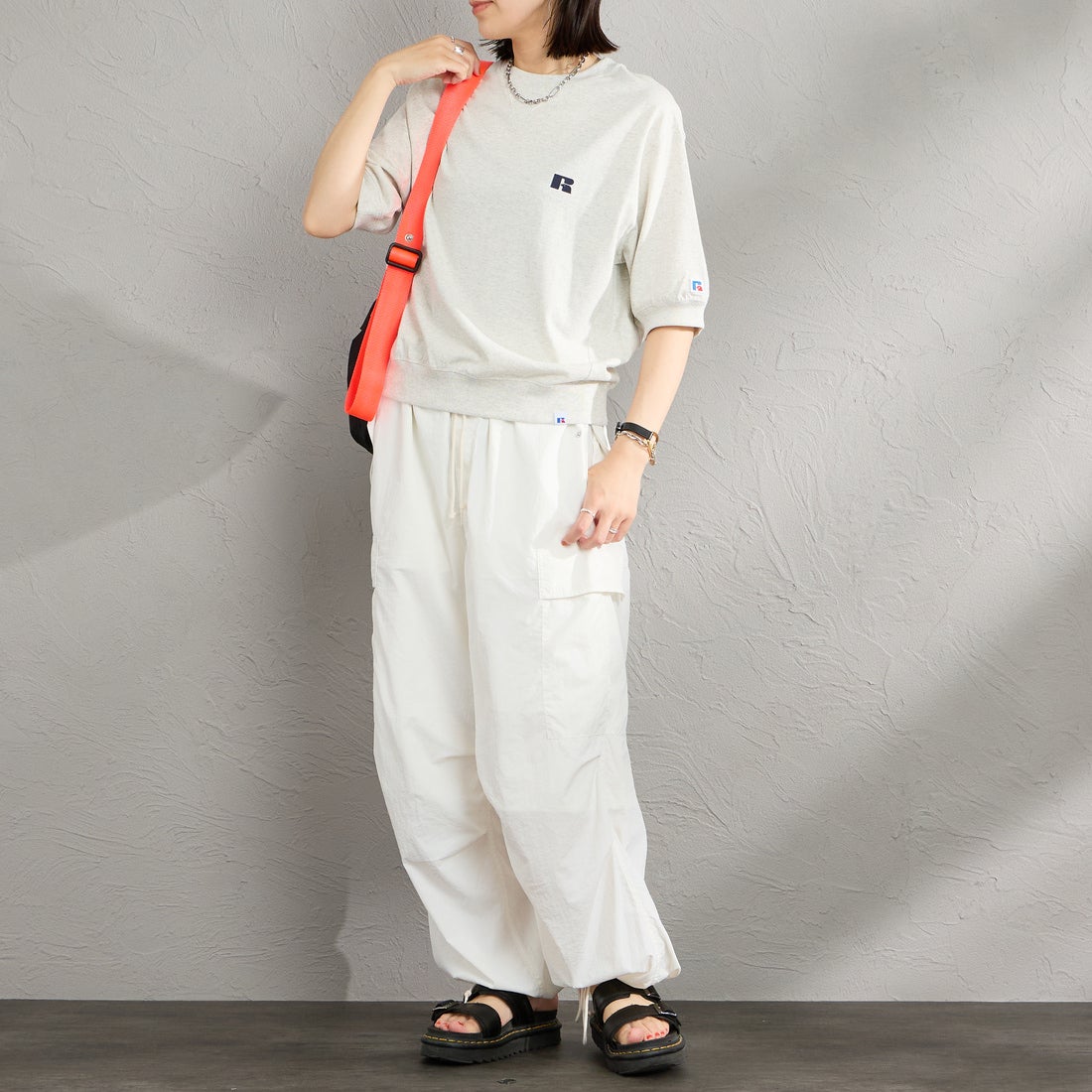 RUSSELL ATHLETIC [ラッセルアスレティック] 別注 カレッジロゴプリント スウェットライクTシャツ [JFRU26SS-01-JF] ASH &&モデル身長：160cm 着用サイズ：S&&