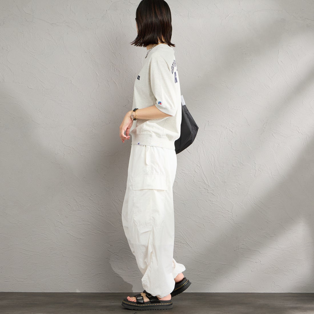 RUSSELL ATHLETIC [ラッセルアスレティック] 別注 カレッジロゴプリント スウェットライクTシャツ [JFRU26SS-01-JF] ASH &&モデル身長：160cm 着用サイズ：S&&