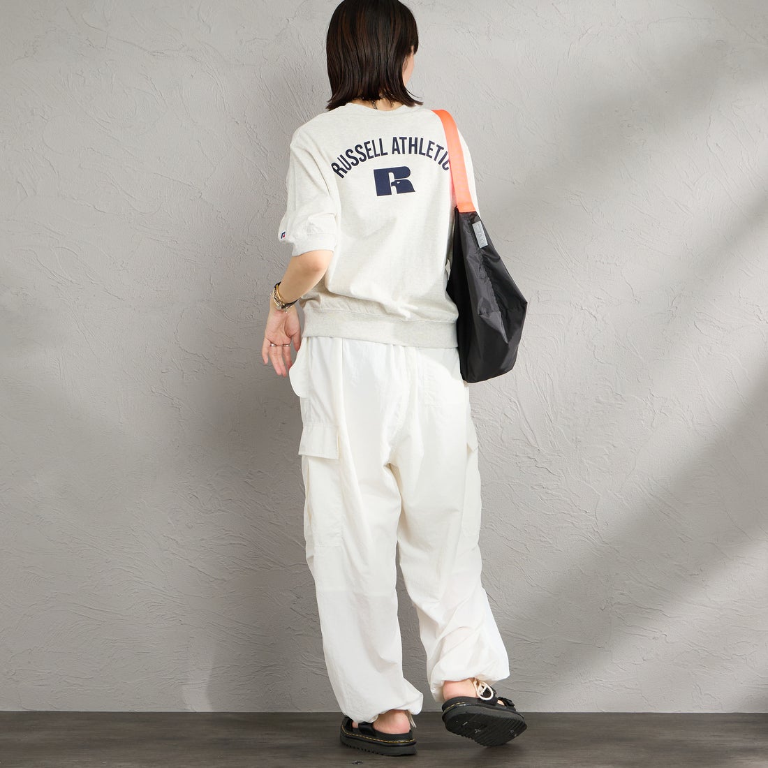 RUSSELL ATHLETIC [ラッセルアスレティック] 別注 カレッジロゴプリント スウェットライクTシャツ [JFRU26SS-01-JF] ASH &&モデル身長：160cm 着用サイズ：S&&