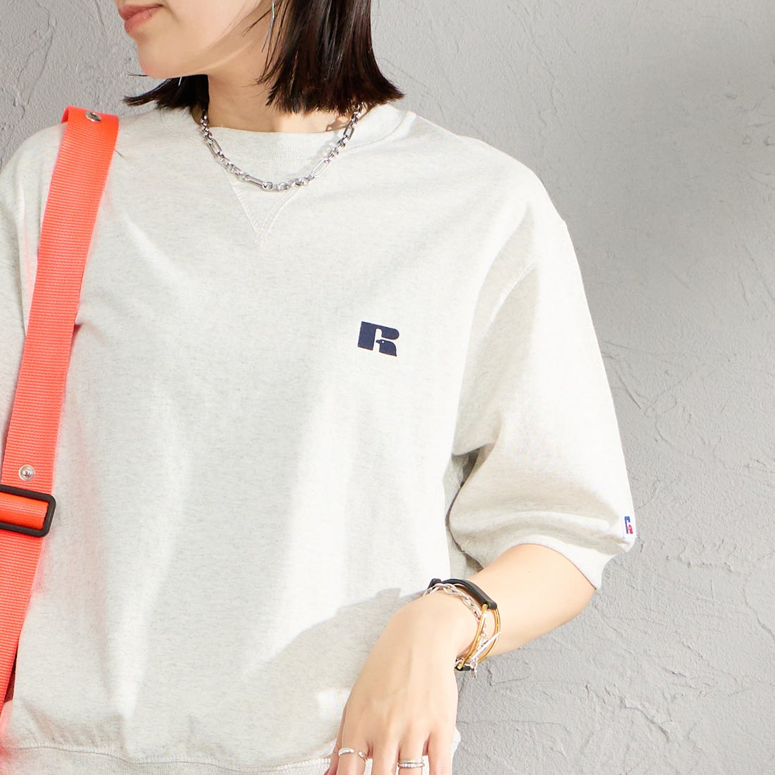 RUSSELL ATHLETIC [ラッセルアスレティック] 別注 カレッジロゴプリント スウェットライクTシャツ [JFRU26SS-01-JF] ASH &&モデル身長：160cm 着用サイズ：S&&