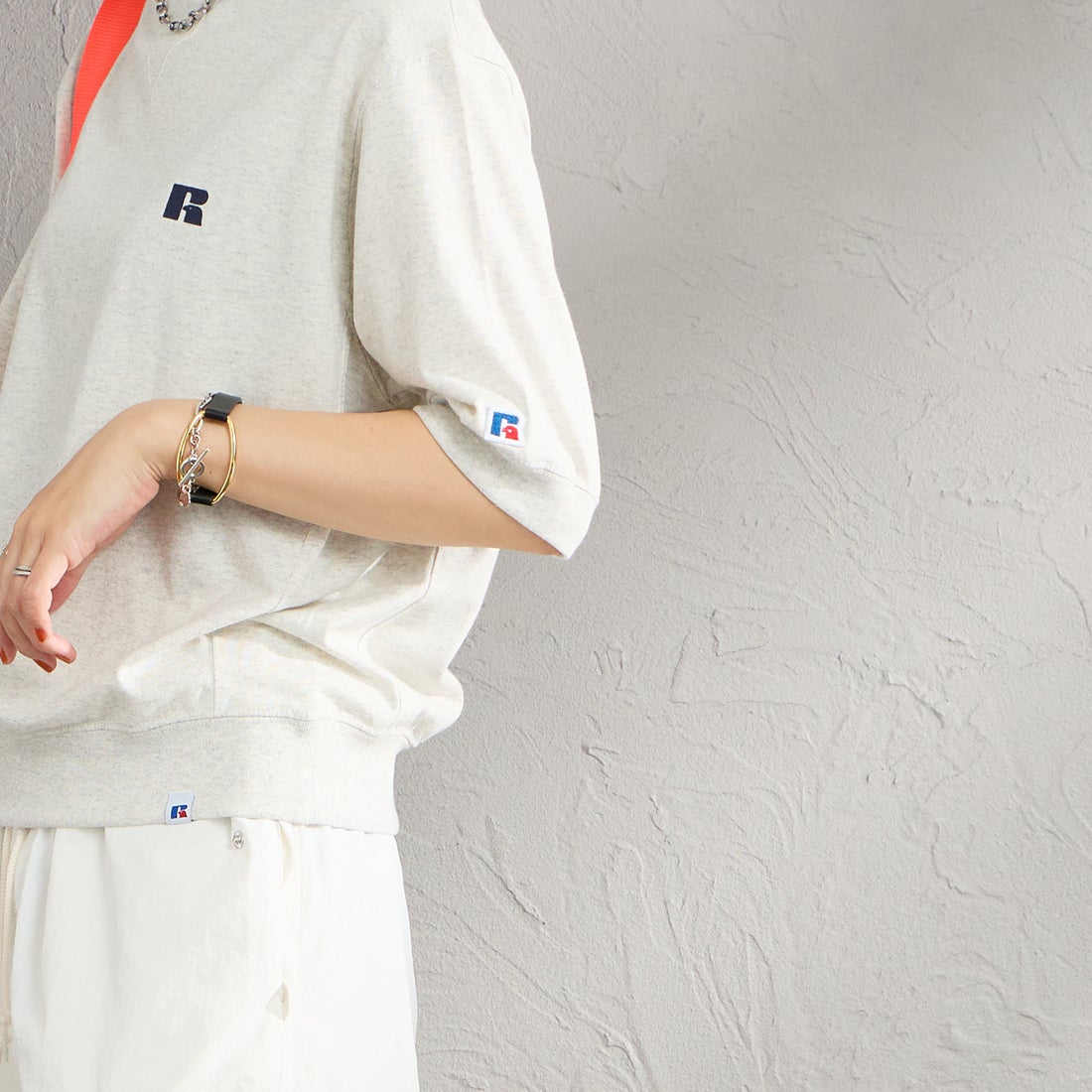 RUSSELL ATHLETIC [ラッセルアスレティック] 別注 カレッジロゴプリント スウェットライクTシャツ [JFRU26SS-01-JF] ASH &&モデル身長：160cm 着用サイズ：S&&