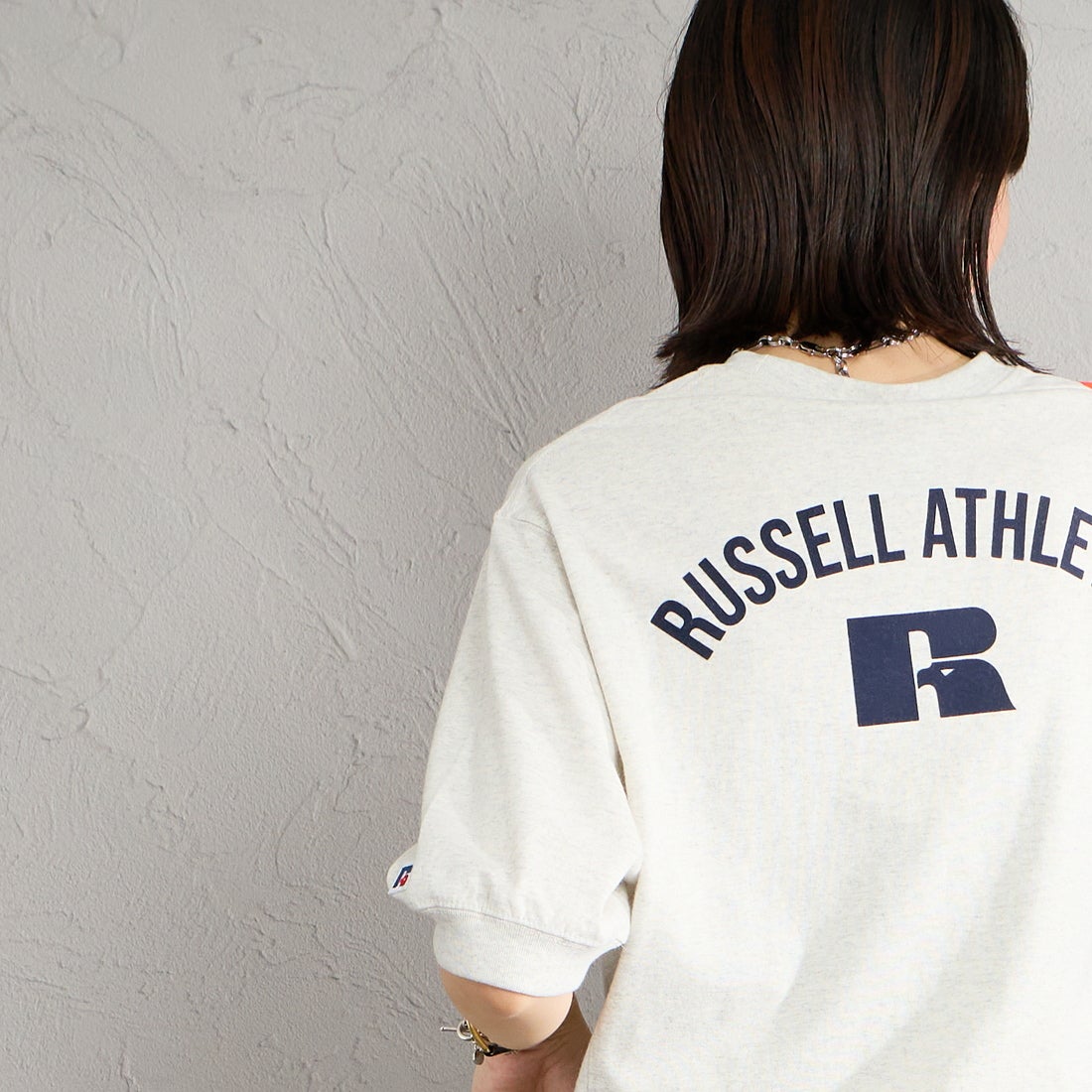 RUSSELL ATHLETIC [ラッセルアスレティック] 別注 カレッジロゴプリント スウェットライクTシャツ [JFRU26SS-01-JF] ASH &&モデル身長：160cm 着用サイズ：S&&