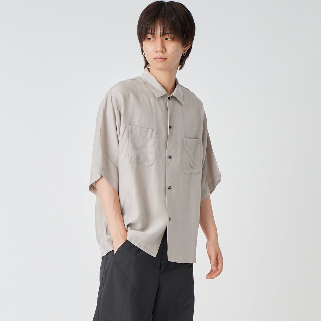 DAN RIVER [ダンリバー] 別注 ソリッドショートスリーブシャツ [DR26S001-JF] GREY &&モデル身長：177cm 着用サイズ：M&&