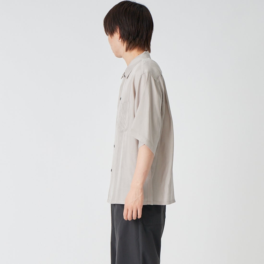 DAN RIVER [ダンリバー] 別注 ソリッドショートスリーブシャツ [DR26S001-JF] GREY &&モデル身長：177cm 着用サイズ：M&&