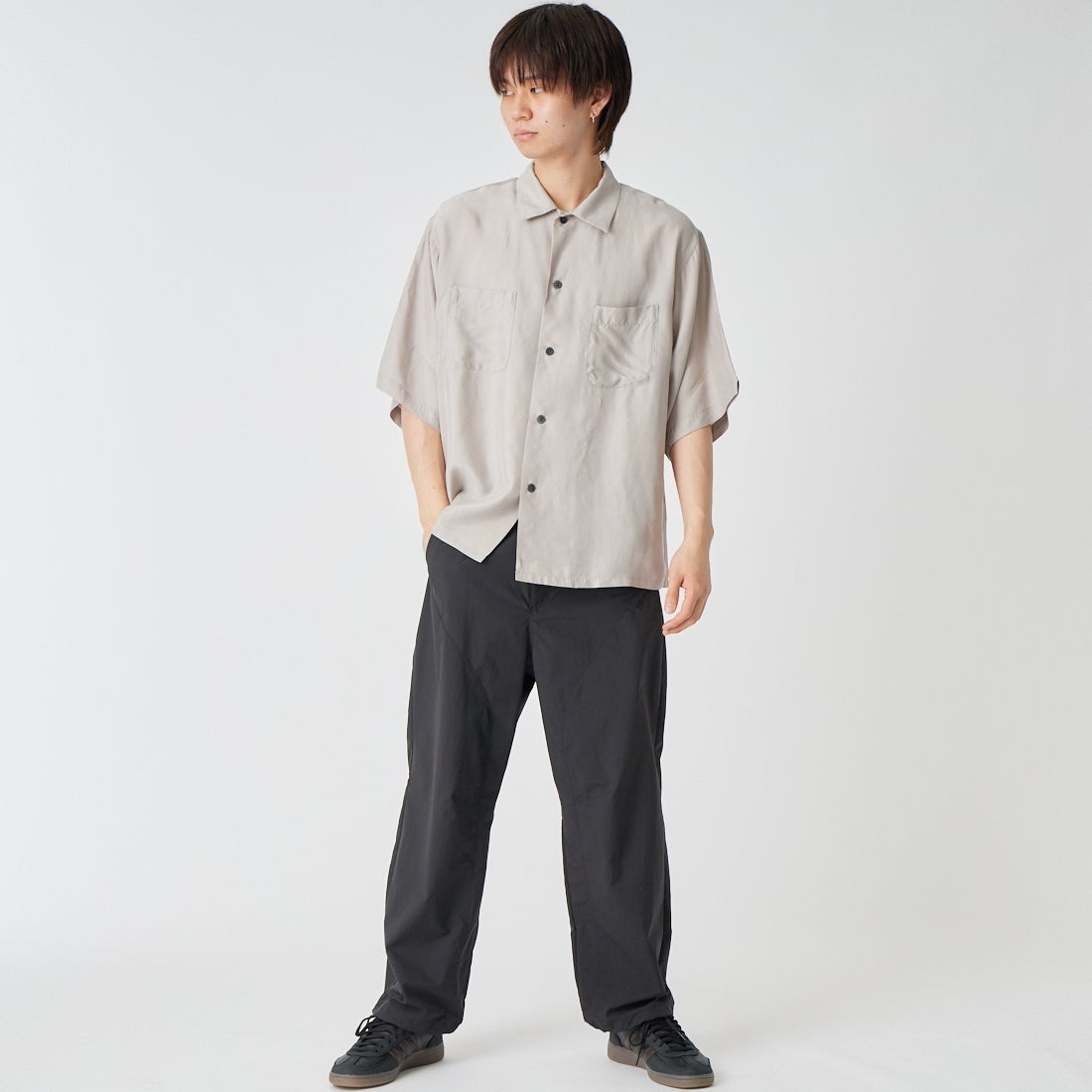 DAN RIVER [ダンリバー] 別注 ソリッドショートスリーブシャツ [DR26S001-JF] GREY &&モデル身長：177cm 着用サイズ：M&&