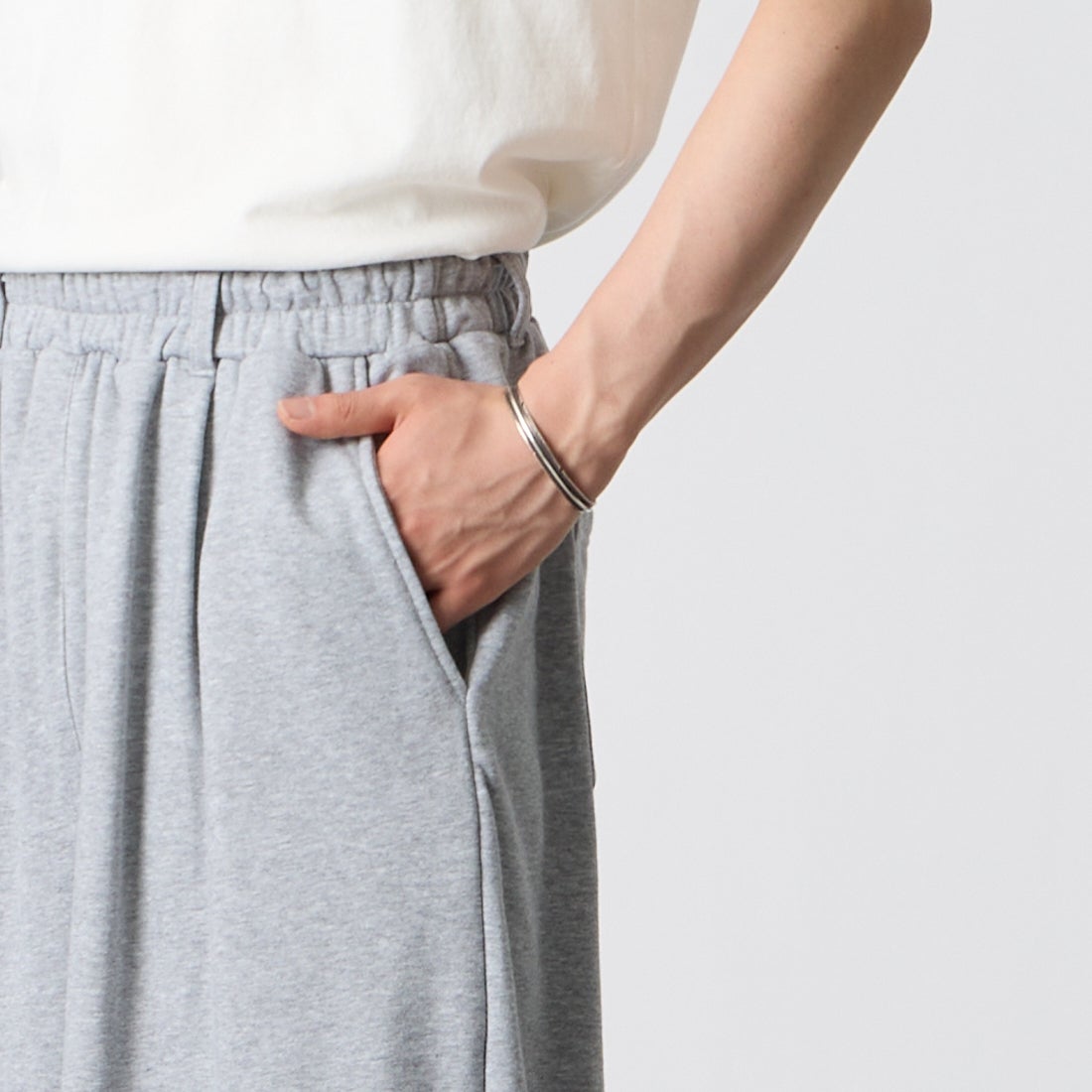 Noir Fabrik [ヌワールファブリック] スウェットクロップドパンツ [NF-262-021] GREY &&モデル身長：177cm 着用サイズ：M&&