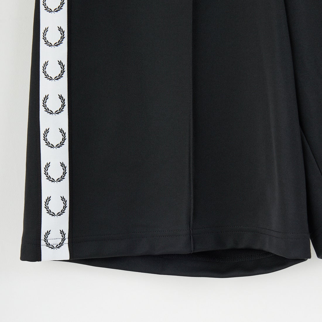 FRED PERRY [フレッドペリー] トラックテープショーツ [S2101] 102 BLACK