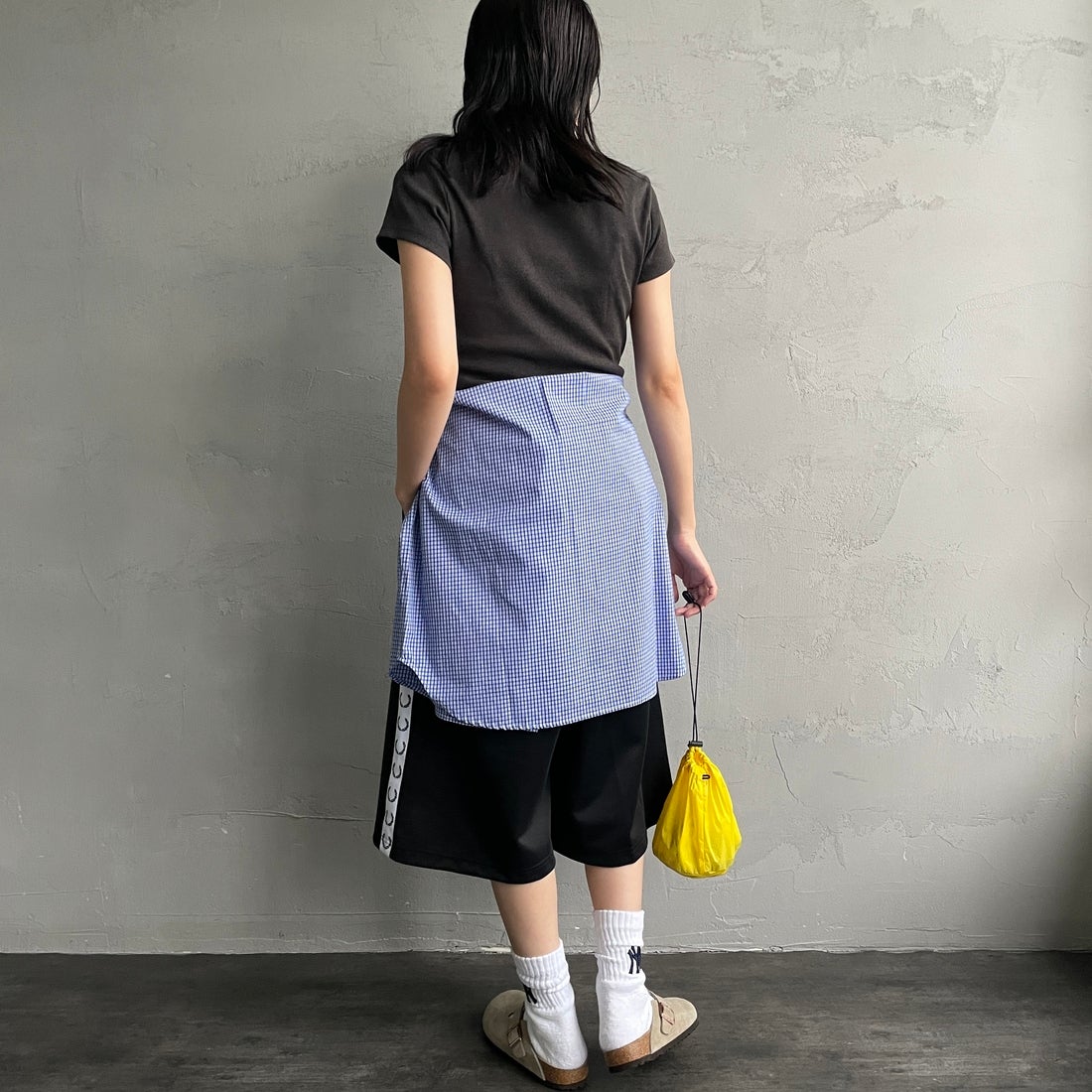 FRED PERRY [フレッドペリー] トラックテープショーツ [S2101] 102 BLACK &&モデル身長：160cm 着用サイズ：10&&