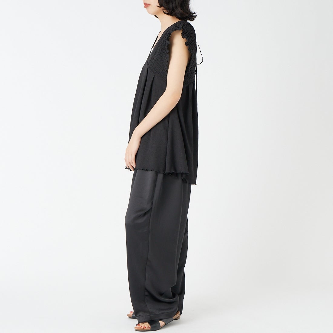 Jeans Factory Clothes [ジーンズファクトリークローズ] 楊柳ギャザーデザインブラウス [IN6-SH-6] ﾌﾞﾗｯｸ &&モデル身長：162cm 着用サイズ：F&&