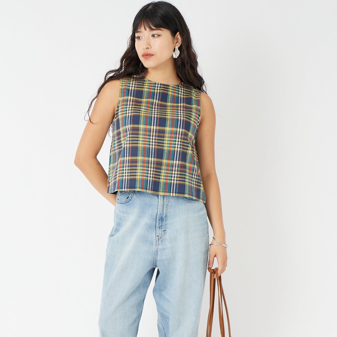 me. [ミードット] マドラスチェック スリーブレスプルオーバー [ME-26100] 279 NAVY &&モデル身長：162cm 着用サイズ：F&&
