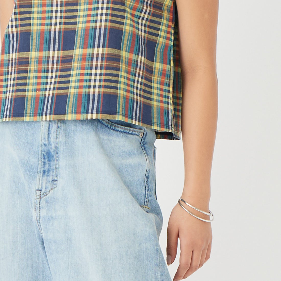 me. [ミードット] マドラスチェック スリーブレスプルオーバー [ME-26100] 279 NAVY &&モデル身長：162cm 着用サイズ：F&&