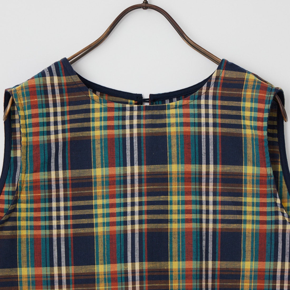 me. [ミードット] マドラスチェック スリーブレスプルオーバー [ME-26100] 279 NAVY