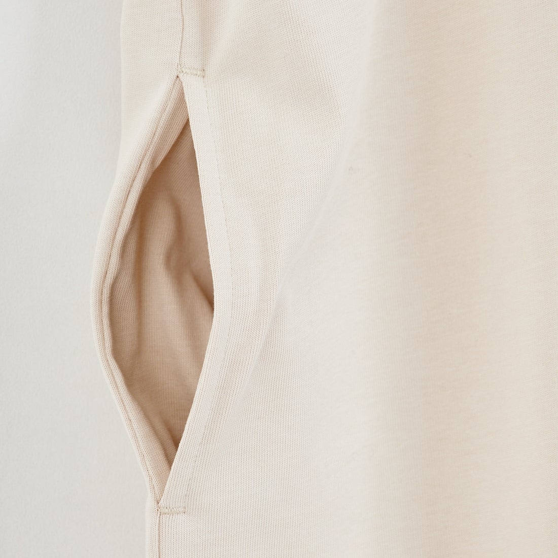 UNIVERSAL OVERALL [ユニバーサルオーバーオール] 別注 フロッキーワンポイントロゴ ノースリーブ マキシ丈ワンピース [U2612807IN-JF] GREIGE