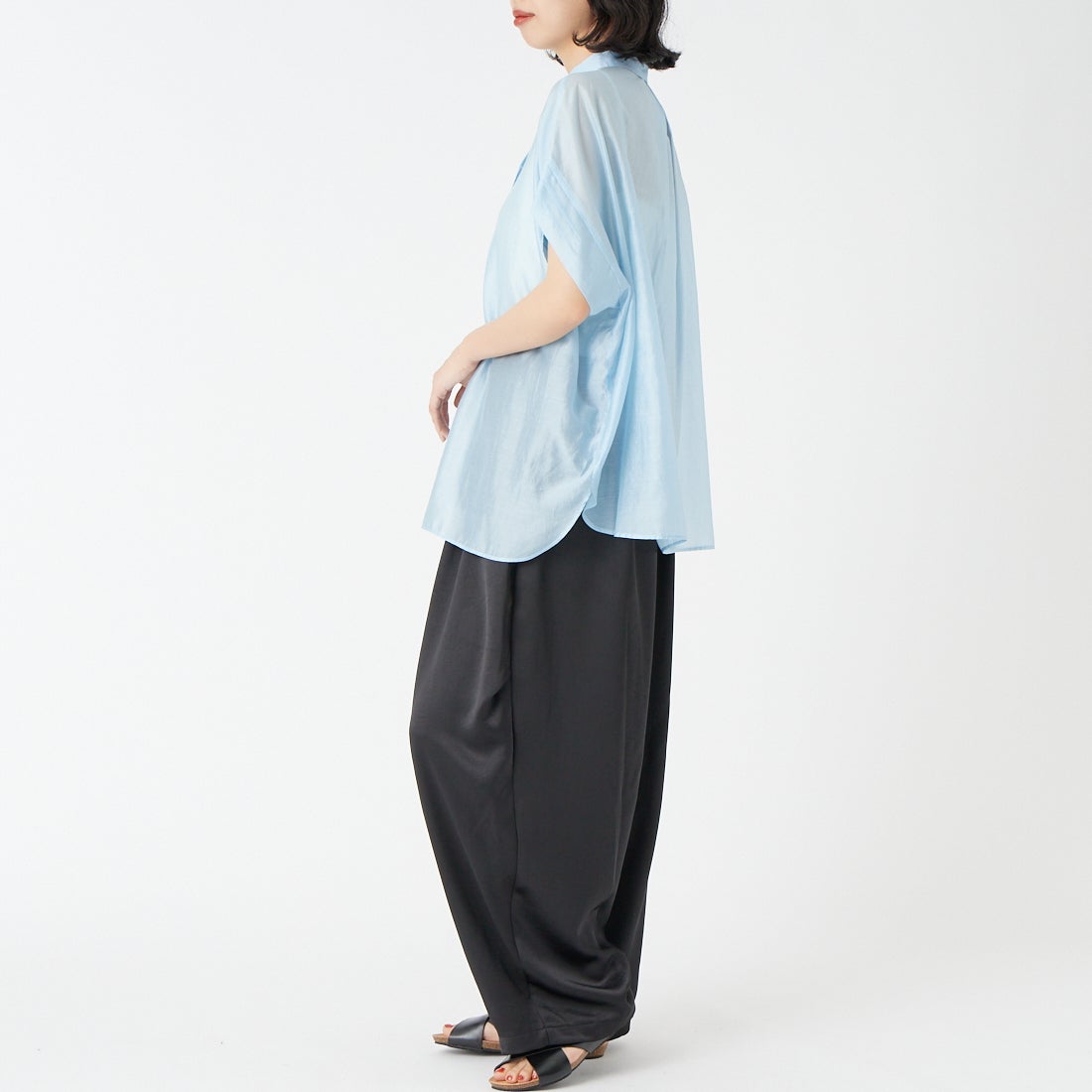 CLOCHE [クロシェ] 袖タックシアーブラウス [61285668] ｻｯｸｽ &&モデル身長：162cm 着用サイズ：2&&