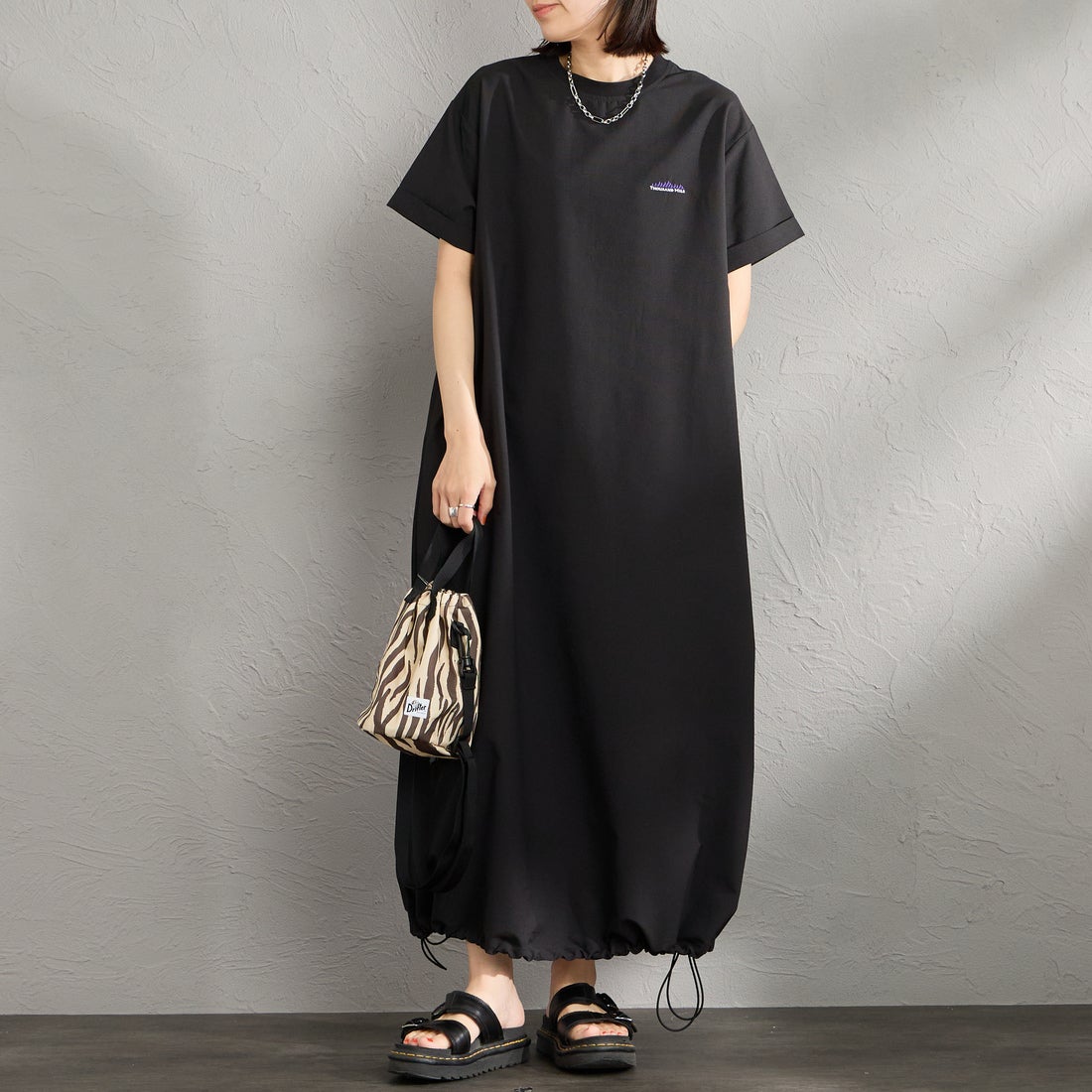 THOUSAND MILE [サウザンド マイル] 別注 ハイエアー バックジップ ショートスリーブワンピース [TM261HA50832-JF] 09 BLACK &&モデル身長：160cm 着用サイズ：F&&