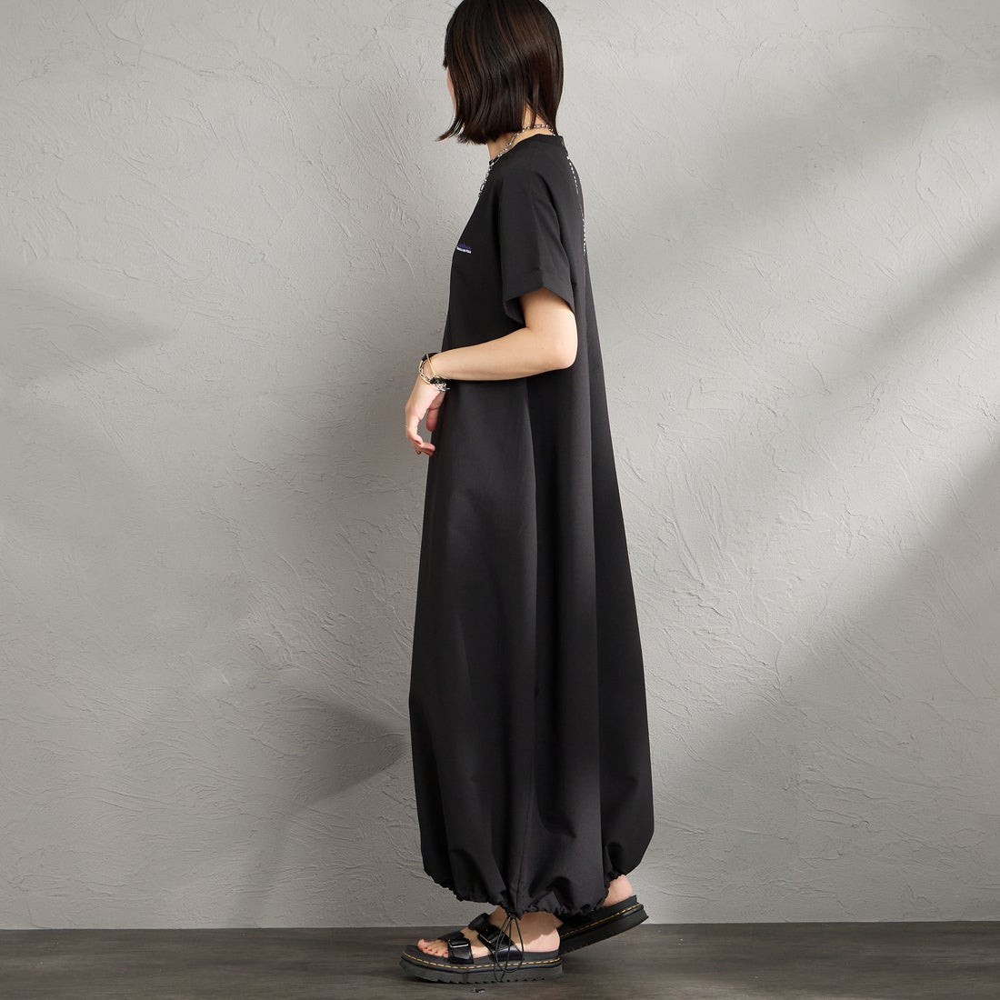 THOUSAND MILE [サウザンド マイル] 別注 ハイエアー バックジップ ショートスリーブワンピース [TM261HA50832-JF] 09 BLACK &&モデル身長：160cm 着用サイズ：F&&