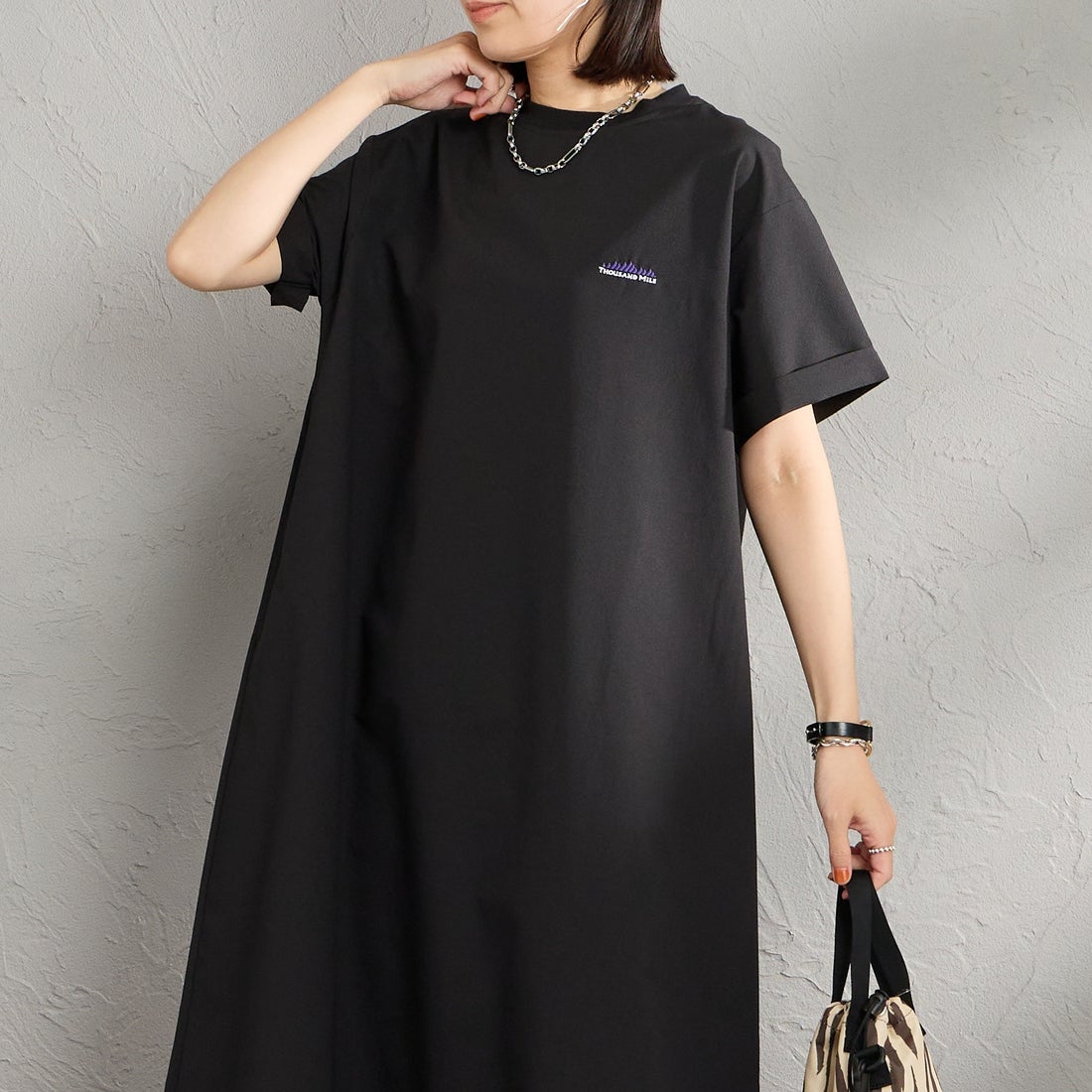 THOUSAND MILE [サウザンド マイル] 別注 ハイエアー バックジップ ショートスリーブワンピース [TM261HA50832-JF] 09 BLACK &&モデル身長：160cm 着用サイズ：F&&