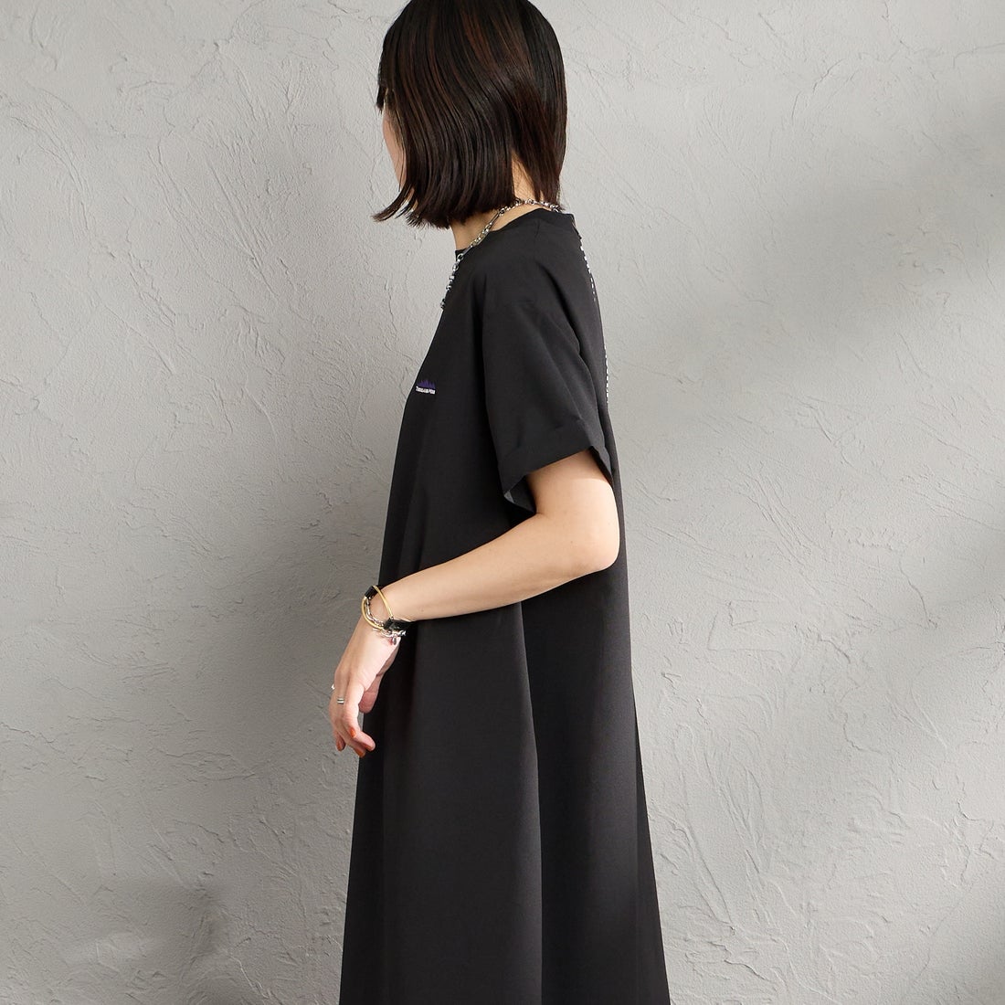 THOUSAND MILE [サウザンド マイル] 別注 ハイエアー バックジップ ショートスリーブワンピース [TM261HA50832-JF] 09 BLACK &&モデル身長：160cm 着用サイズ：F&&