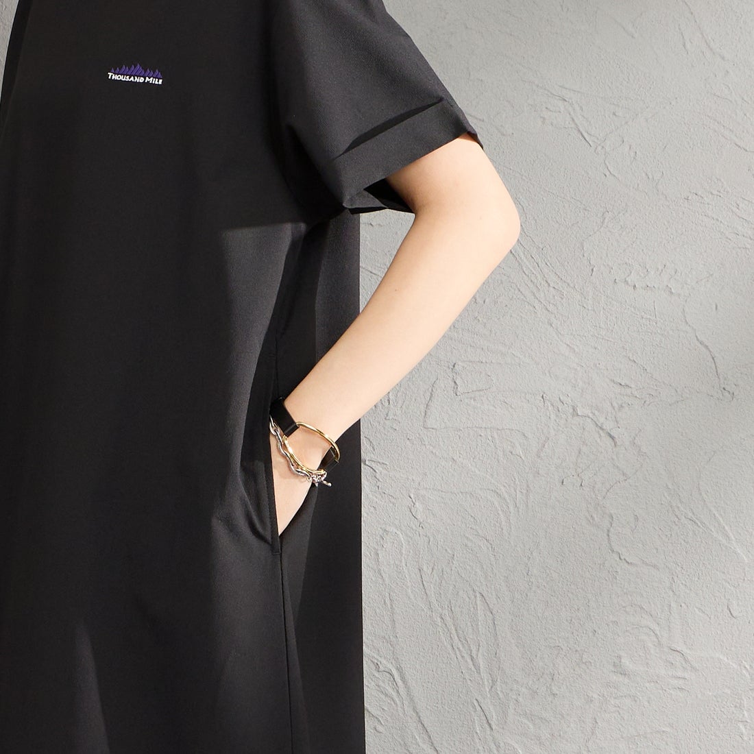 THOUSAND MILE [サウザンド マイル] 別注 ハイエアー バックジップ ショートスリーブワンピース [TM261HA50832-JF] 09 BLACK &&モデル身長：160cm 着用サイズ：F&&