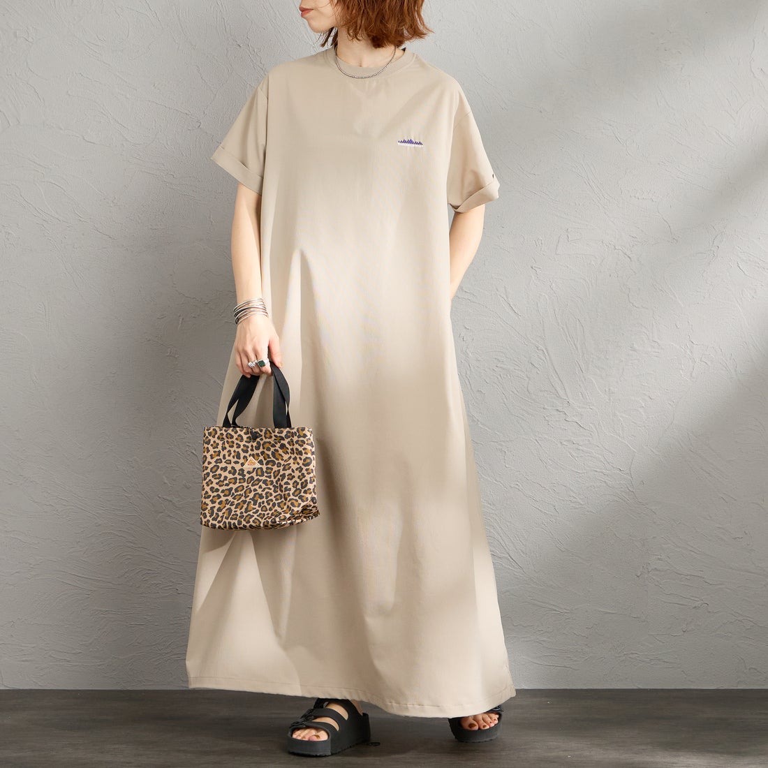 THOUSAND MILE [サウザンド マイル] 別注 ハイエアー バックジップ ショートスリーブワンピース [TM261HA50832-JF] 15 GREIGE &&モデル身長：158cm 着用サイズ：F&&