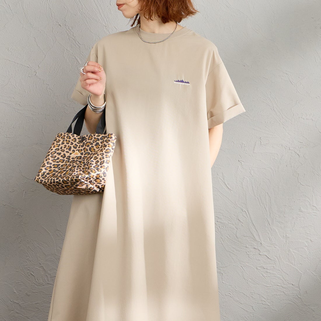 THOUSAND MILE [サウザンド マイル] 別注 ハイエアー バックジップ ショートスリーブワンピース [TM261HA50832-JF] 15 GREIGE &&モデル身長：158cm 着用サイズ：F&&