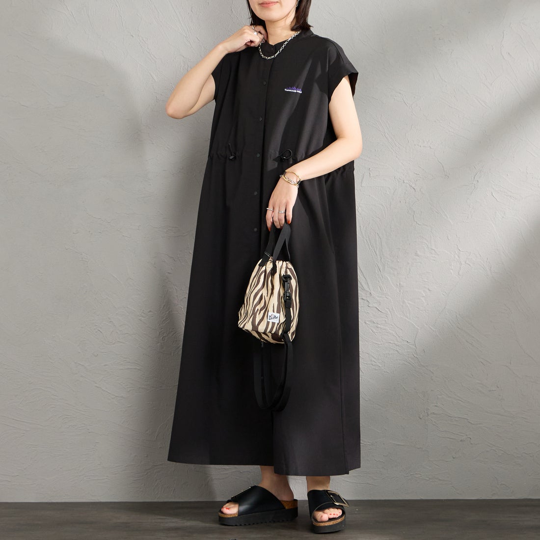 THOUSAND MILE [サウザンド マイル] 別注 ハイエアー ウエストギャザー フレンチスリーブワンピース [TM261HA50822-JF] 09 BLACK &&モデル身長：160cm 着用サイズ：F&&