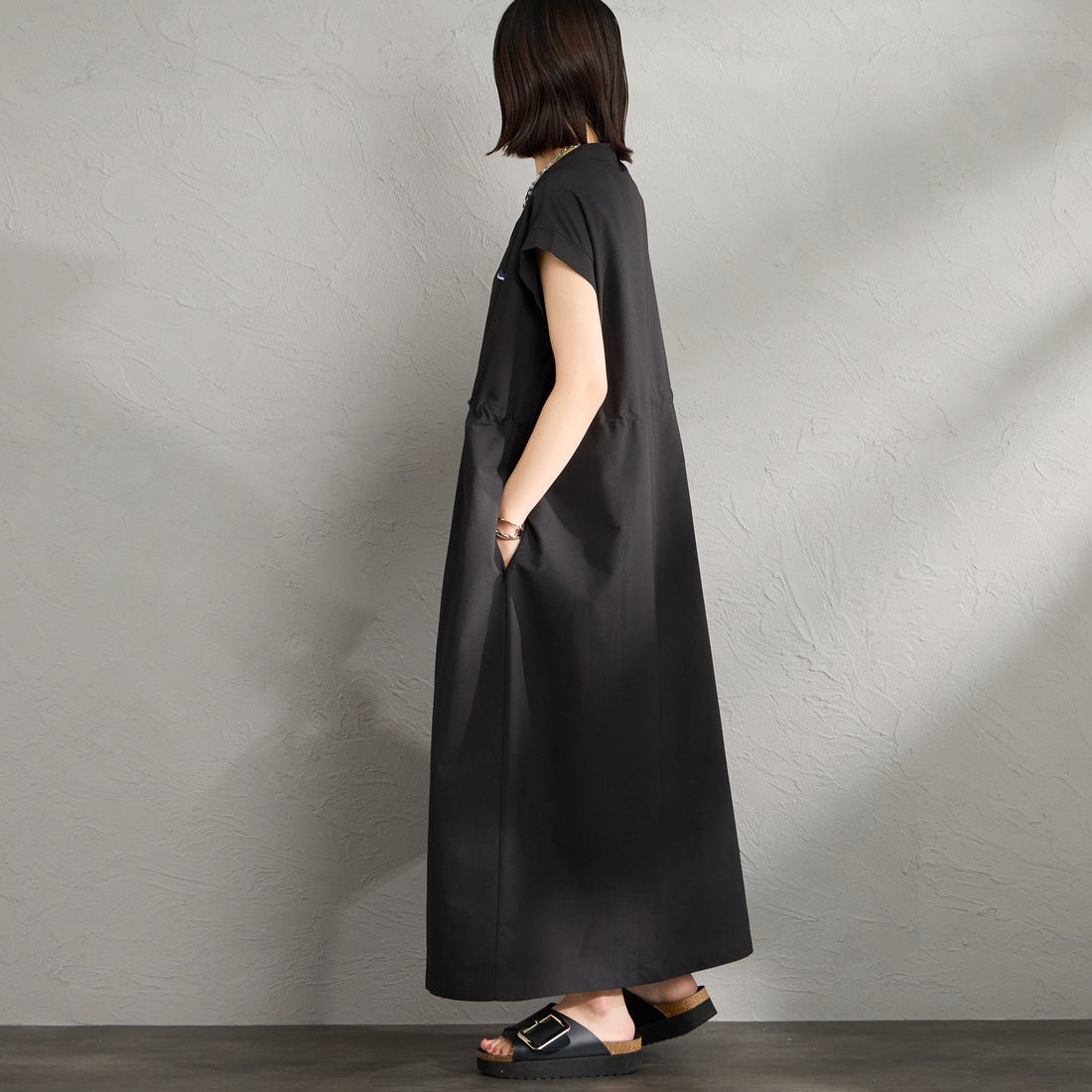 THOUSAND MILE [サウザンド マイル] 別注 ハイエアー ウエストギャザー フレンチスリーブワンピース [TM261HA50822-JF] 09 BLACK &&モデル身長：160cm 着用サイズ：F&&