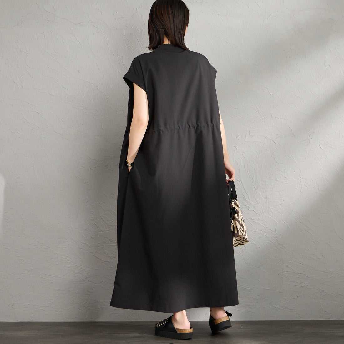 THOUSAND MILE [サウザンド マイル] 別注 ハイエアー ウエストギャザー フレンチスリーブワンピース [TM261HA50822-JF] 09 BLACK &&モデル身長：160cm 着用サイズ：F&&