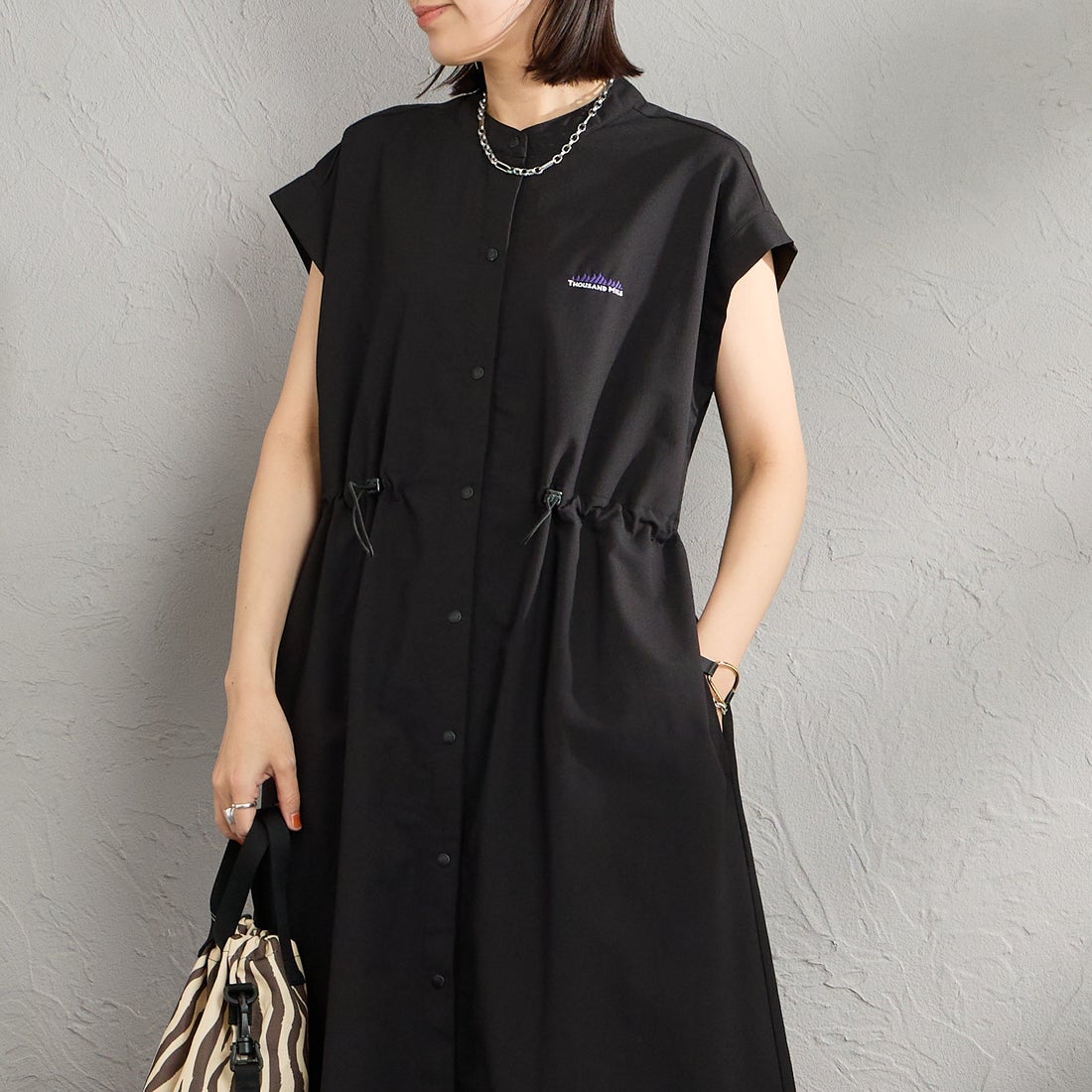 THOUSAND MILE [サウザンド マイル] 別注 ハイエアー ウエストギャザー フレンチスリーブワンピース [TM261HA50822-JF] 09 BLACK &&モデル身長：160cm 着用サイズ：F&&