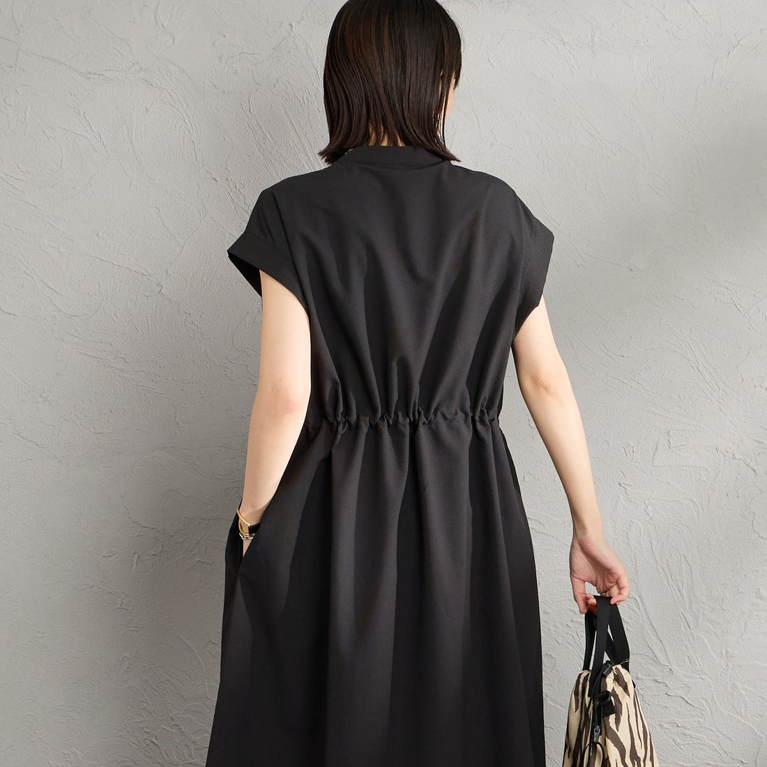 THOUSAND MILE [サウザンド マイル] 別注 ハイエアー ウエストギャザー フレンチスリーブワンピース [TM261HA50822-JF] 09 BLACK &&モデル身長：160cm 着用サイズ：F&&