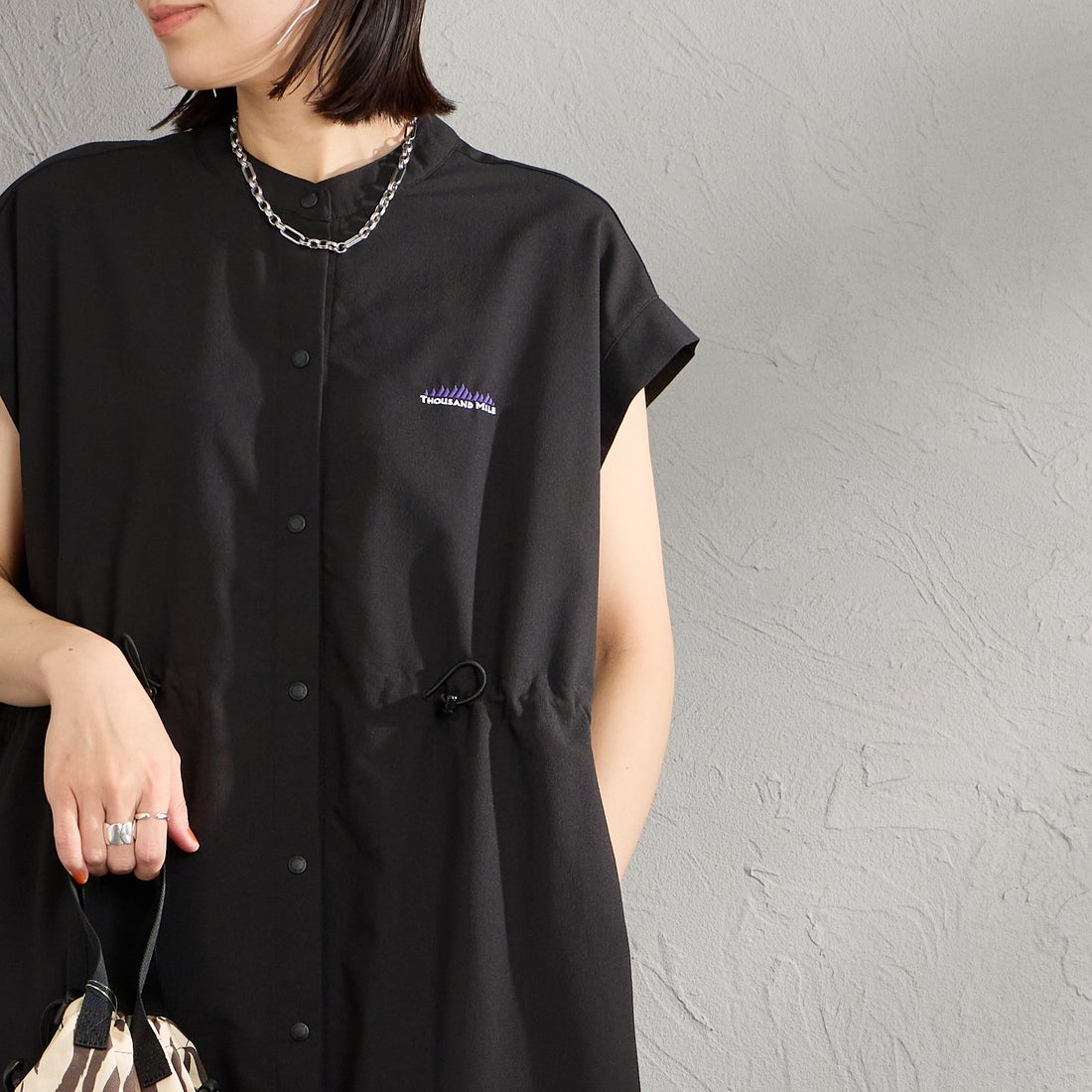THOUSAND MILE [サウザンド マイル] 別注 ハイエアー ウエストギャザー フレンチスリーブワンピース [TM261HA50822-JF] 09 BLACK &&モデル身長：160cm 着用サイズ：F&&