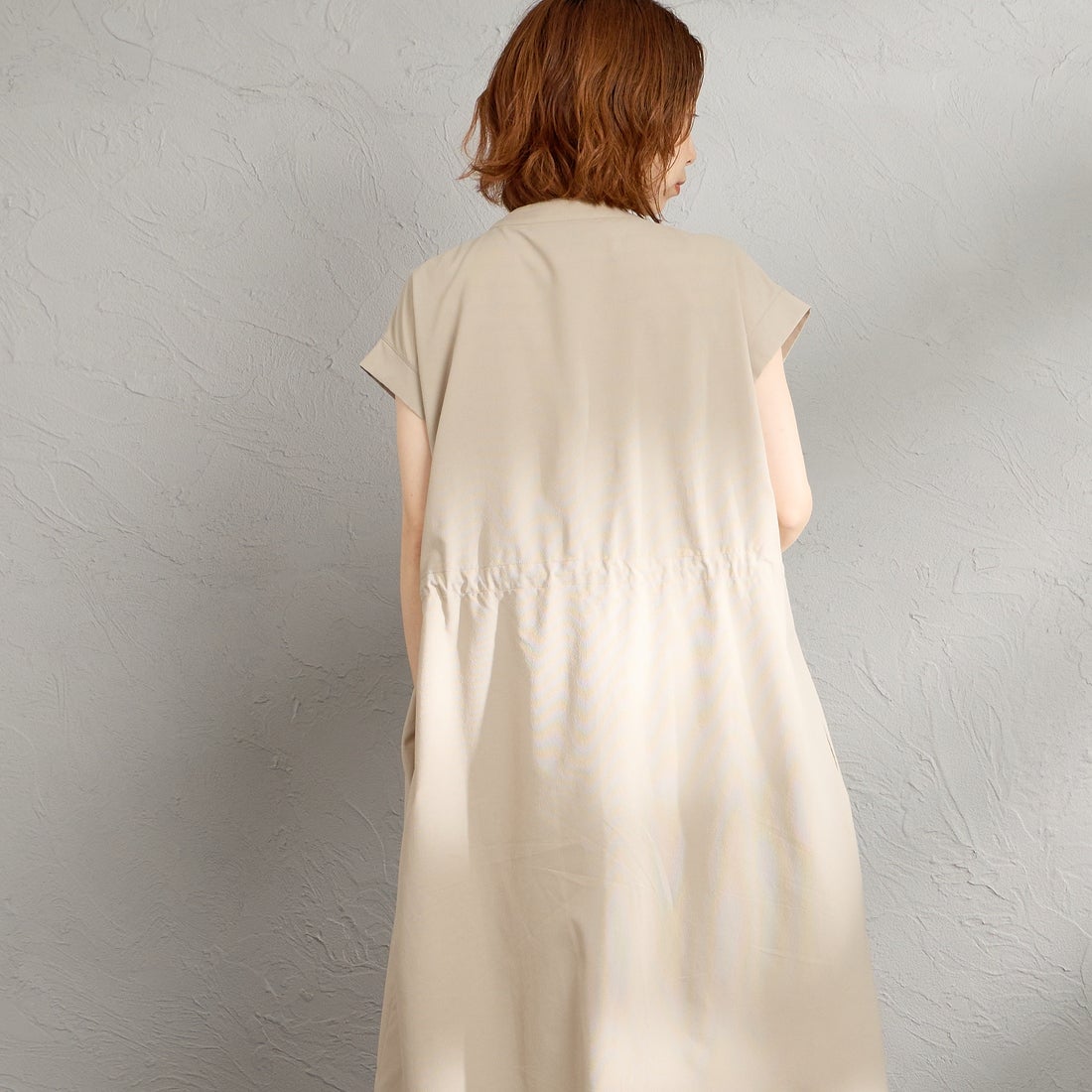 THOUSAND MILE [サウザンド マイル] 別注 ハイエアー ウエストギャザー フレンチスリーブワンピース [TM261HA50822-JF] 15 GREIGE &&モデル身長：158cm 着用サイズ：F&&