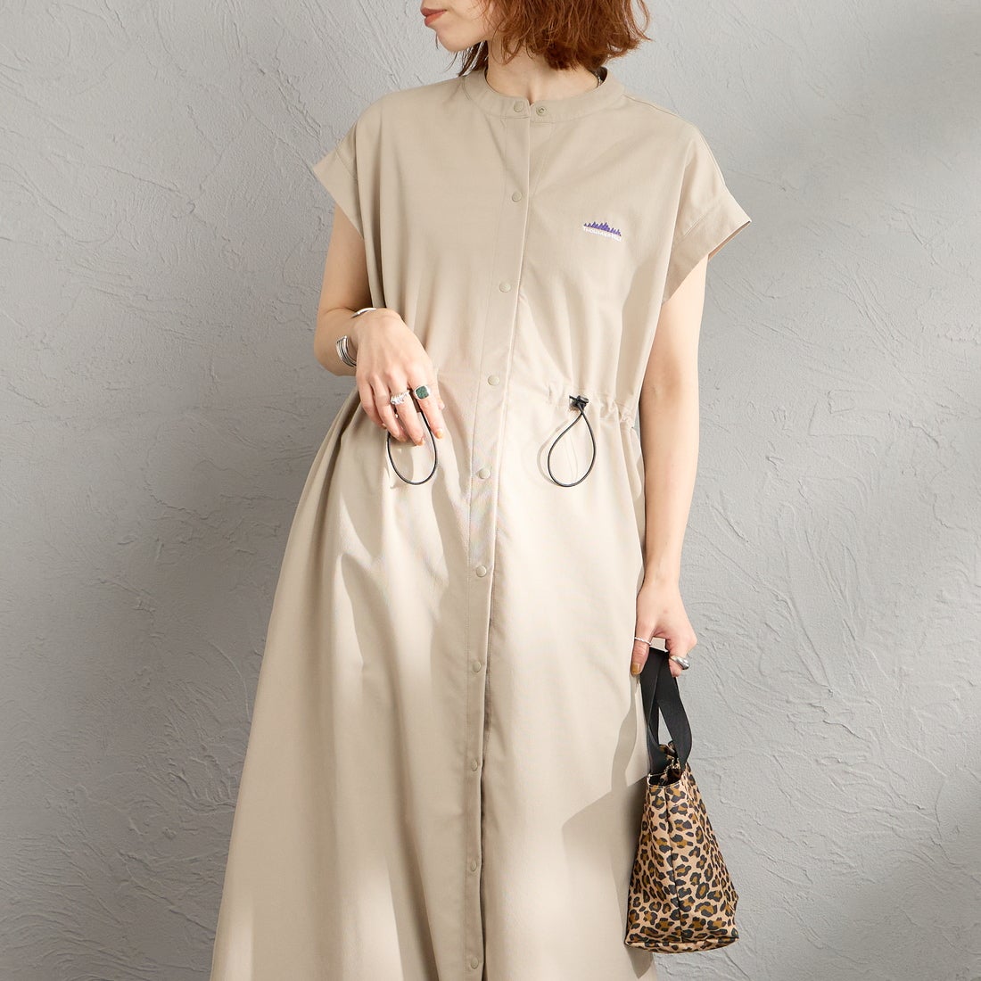 THOUSAND MILE [サウザンド マイル] 別注 ハイエアー ウエストギャザー フレンチスリーブワンピース [TM261HA50822-JF] 15 GREIGE &&モデル身長：158cm 着用サイズ：F&&