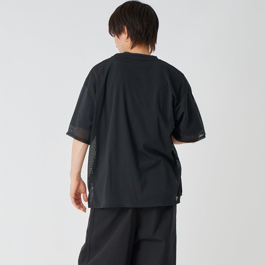 South2West8 [サウスツーウエストエイト] ショートスリーブ クルーネックメッシュTシャツ [SX721] D BLACK &&モデル身長：177cm 着用サイズ：M&&