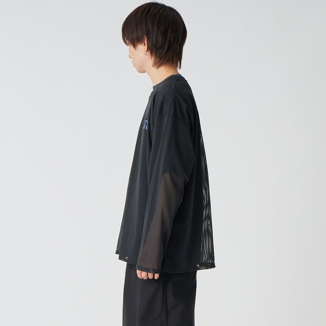 South2West8 [サウスツーウエストエイト] ロングスリーブ クルーネックメッシュTシャツ [SX720] D BLACK &&モデル身長：177cm 着用サイズ：M&&