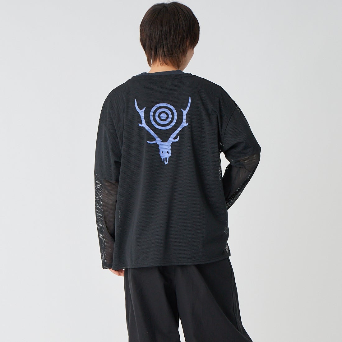 South2West8 [サウスツーウエストエイト] ロングスリーブ クルーネックメッシュTシャツ [SX720] D BLACK &&モデル身長：177cm 着用サイズ：M&&