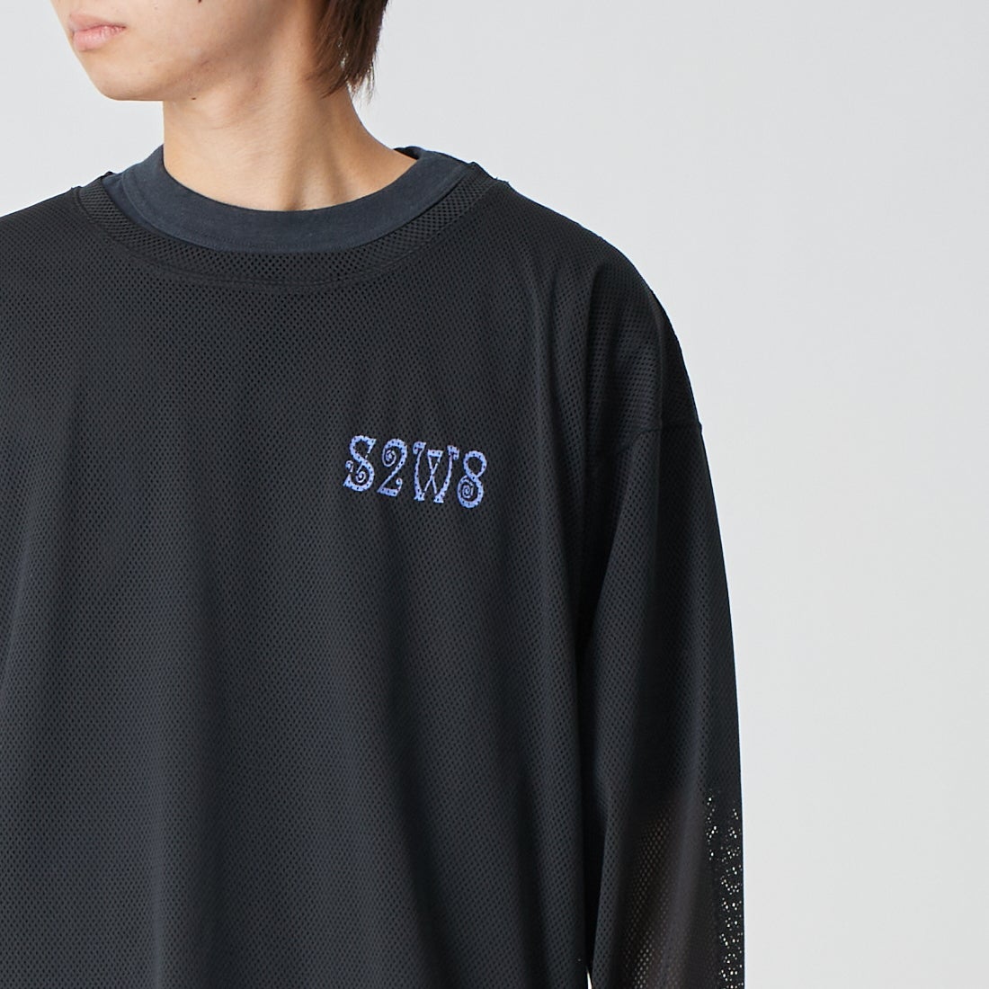 South2West8 [サウスツーウエストエイト] ロングスリーブ クルーネックメッシュTシャツ [SX720] D BLACK &&モデル身長：177cm 着用サイズ：M&&サウスツーウエストエイト] ロングスリーブ クルーネックメッシュTシャツ [SX720]