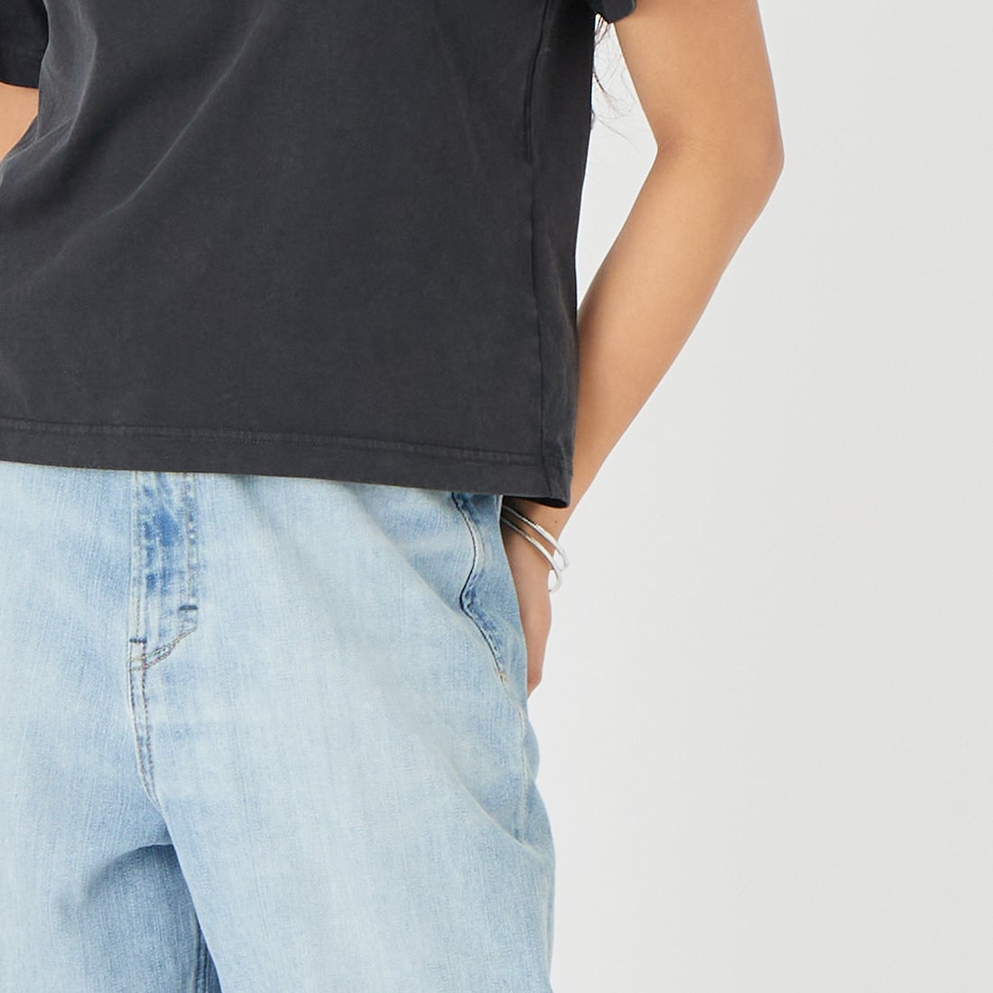 THE NORTH FACE [ザ ノースフェイス] GAR タイポグラフィックカラードショートスリーブTシャツ [NT32668] K &&モデル身長：162cm 着用サイズ：WL&&