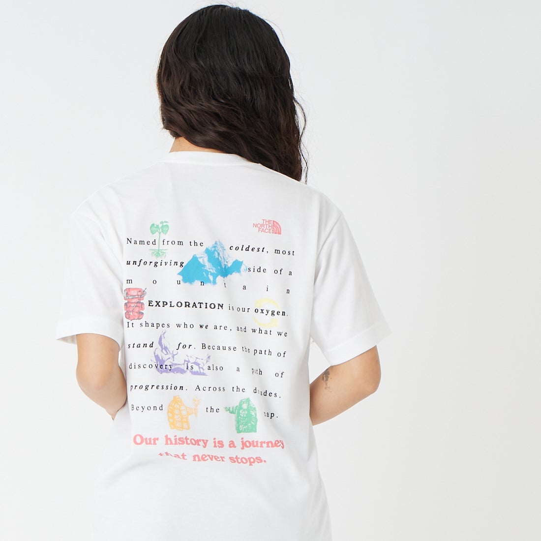 THE NORTH FACE [ザ ノースフェイス] ショートスリーブ ジャーニーヒストリーTシャツ [NT32643] W &&モデル身長：162cm 着用サイズ：S&&
